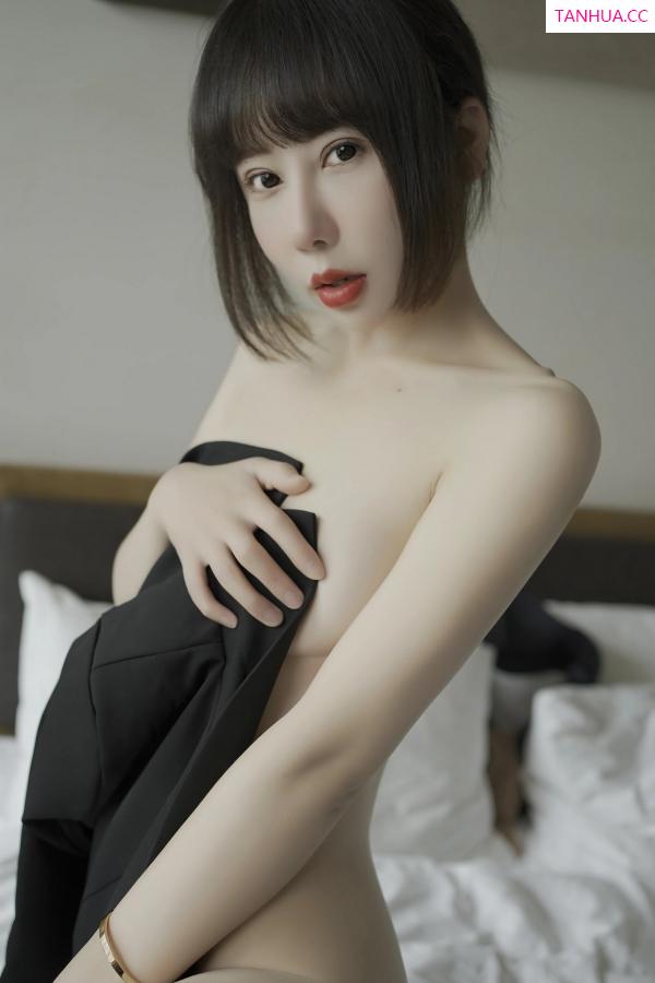   [XiuRen]高清写真图 2023.04.25 No.6629 夏馨瑶 新人黑丝第10张图片
